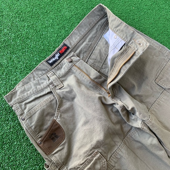 🌲🔹Wrangler Jeans Bundle (32 x 30) - Picture 3 of 11